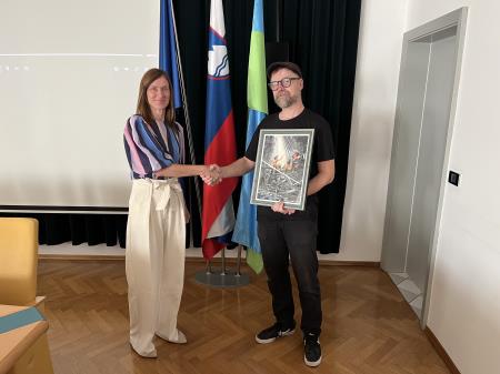 Prevzem karikature dečka s solzicami avtorja Cirila Horjaka 18092023 (9)